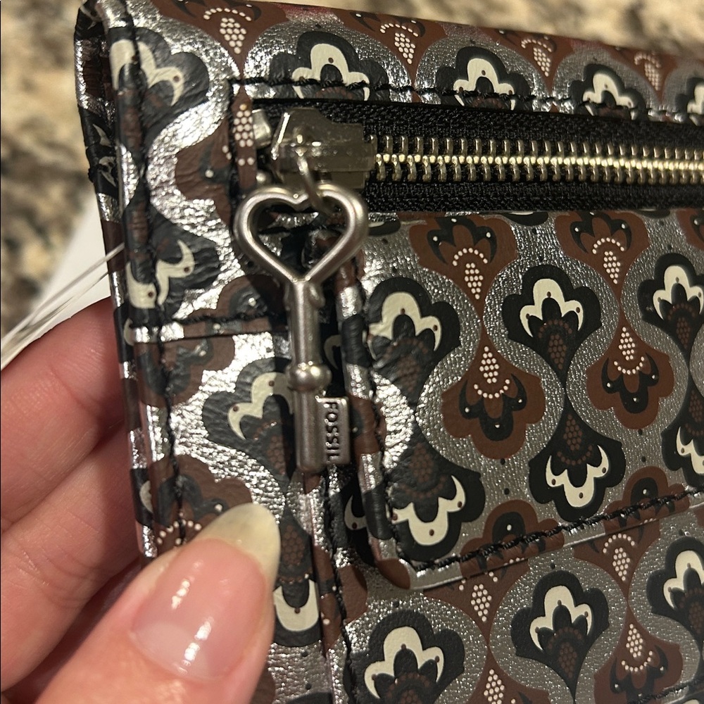 Fossil Crossbody Wallet - Picture 4 of 6
